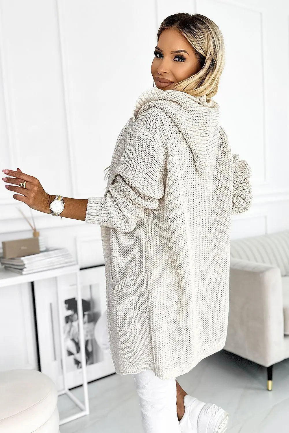 Numoco cardigan warm bedspread with hood, pockets and a patch