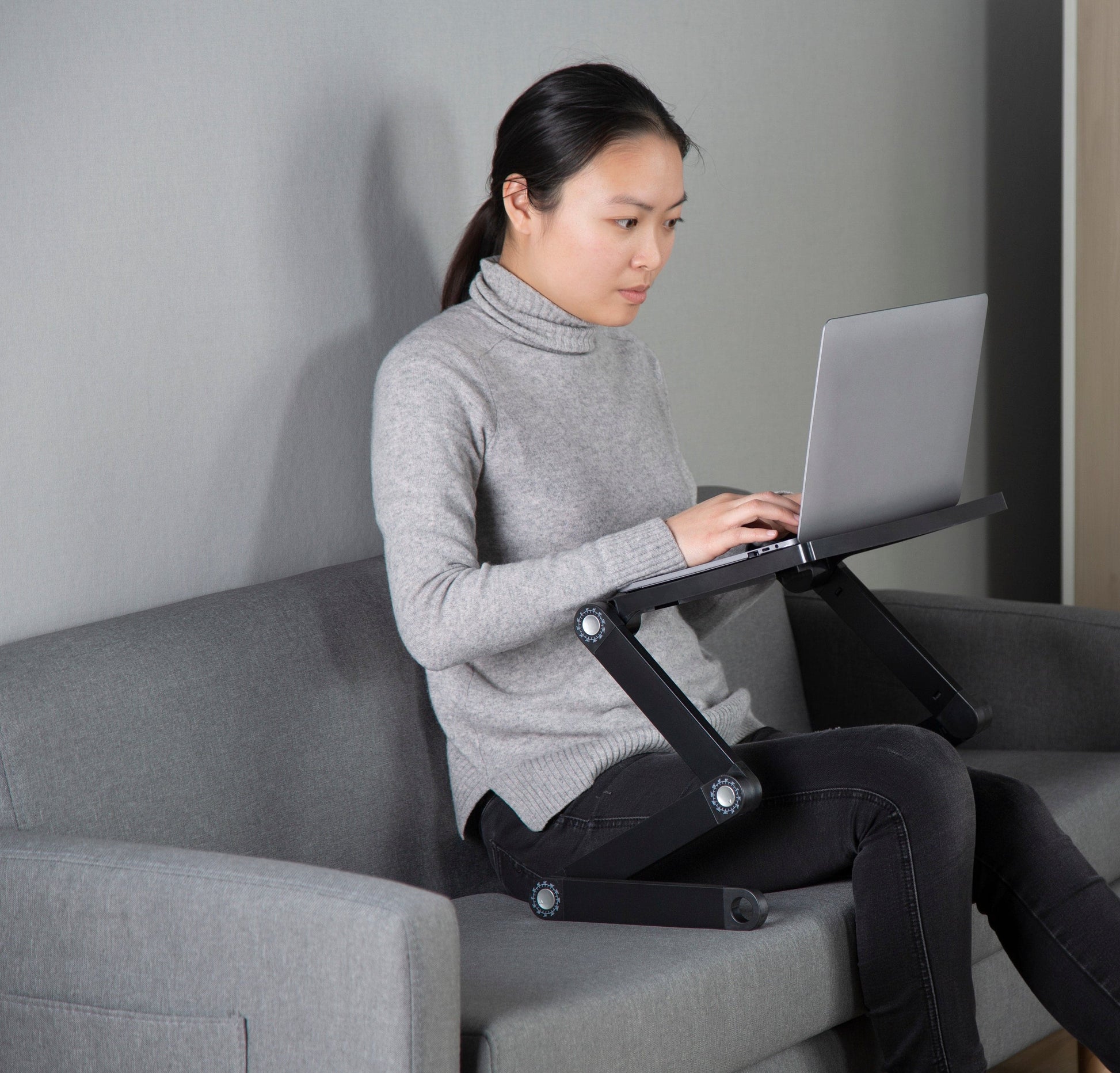 ProperAV Laptop Stand for Bed / Sofa / Desk with Adjustable Legs & Mouse Pad - Black