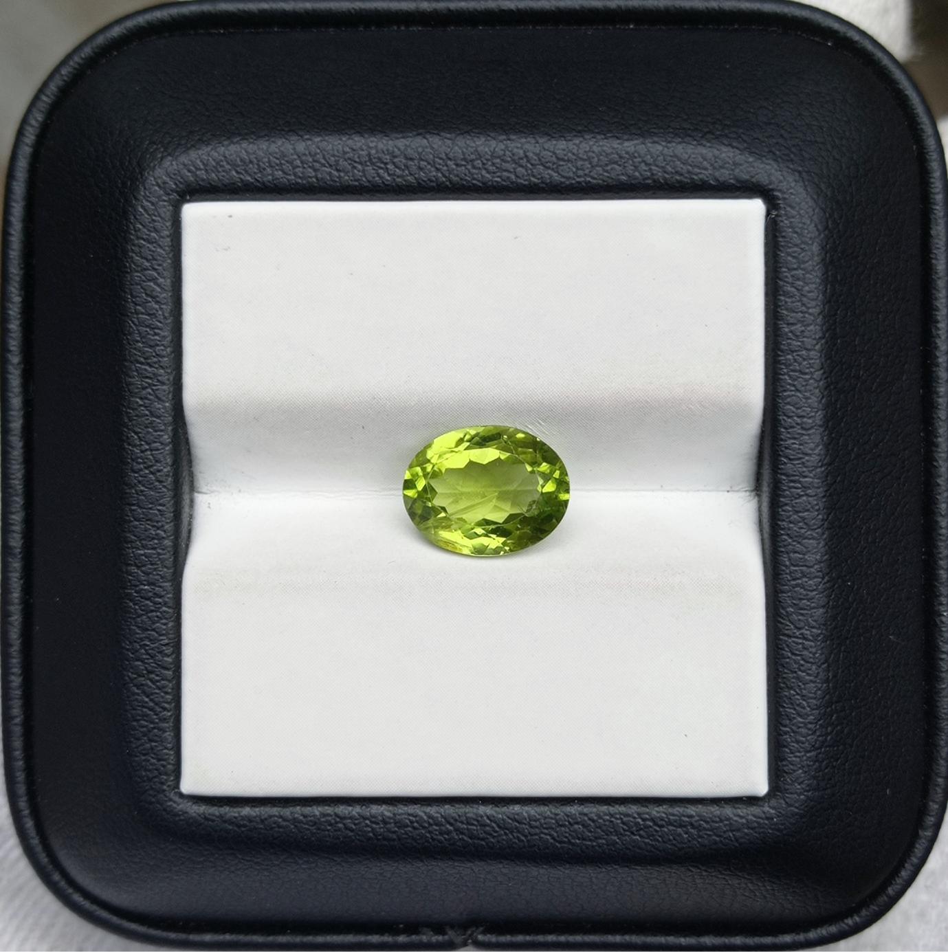 2.80ct Peridot Gemstone- Olivine - Chrysolite Gem - August Birthstone - 9.8x7.8x4.8mm