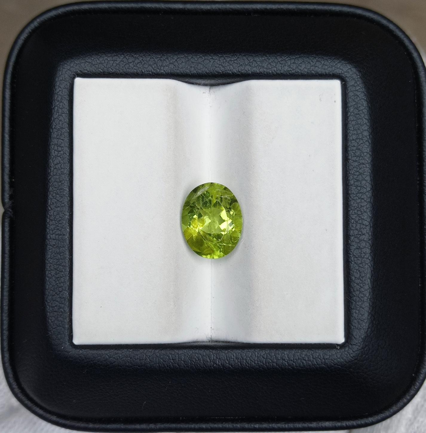 2.80ct Peridot Gemstone- Olivine - Chrysolite Gem - August Birthstone - 9.9x8x5mm