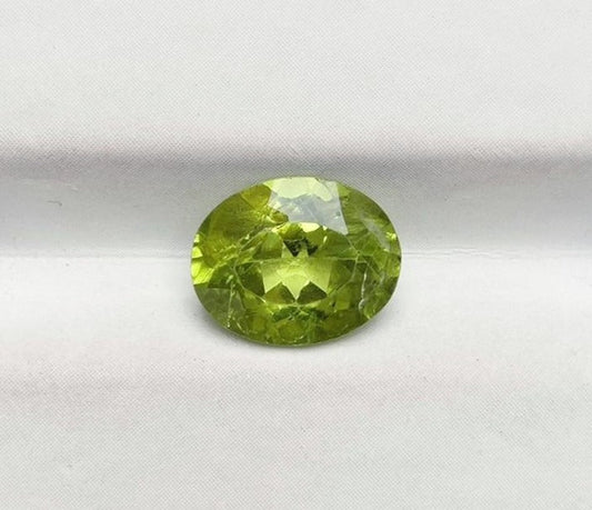 2.80ct Peridot Gemstone- Olivine - Chrysolite Gem - August Birthstone - 9.9x8x5mm