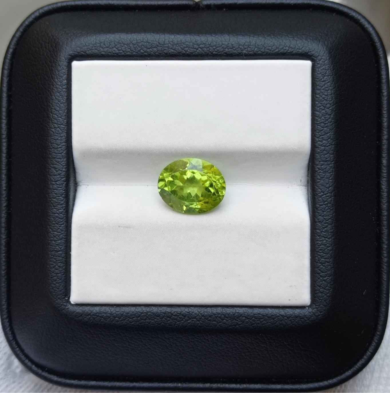 3.20ct Peridot Gemstone- Olivine - Chrysolite Gem - August Birthstone - 9.6x8x5.5mm