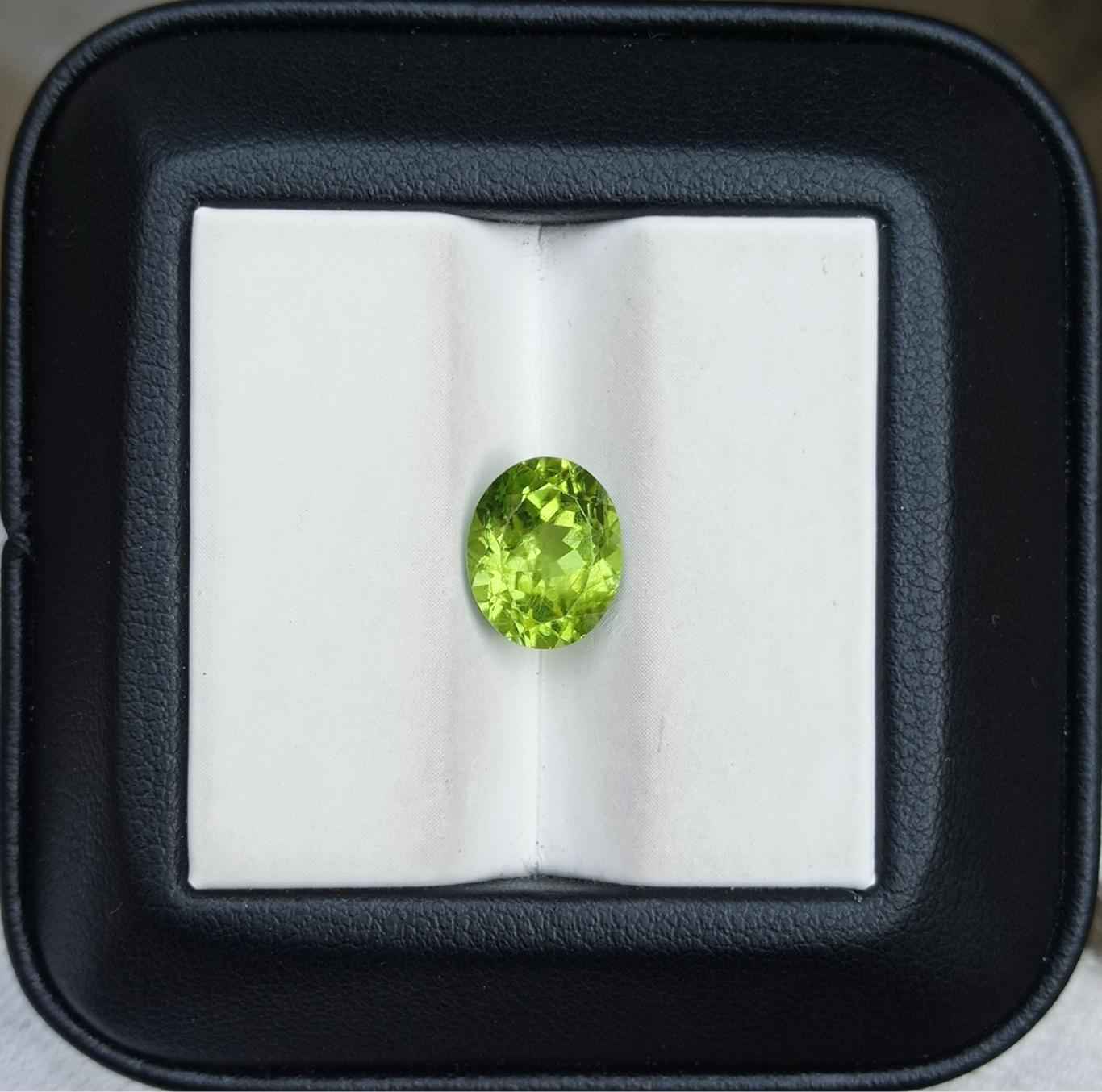 3.20ct Peridot Gemstone- Olivine - Chrysolite Gem - August Birthstone - 9.6x8x5.5mm