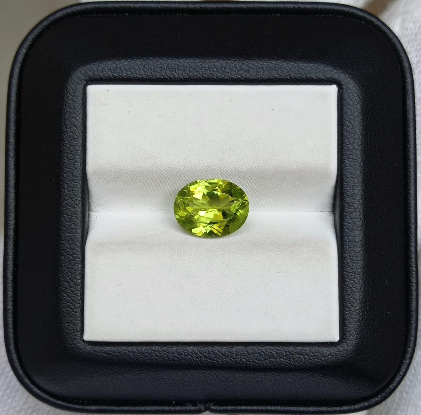 3.10ct Peridot Gemstone- Olivine - Chrysolite Gem - August Birthstone - 10x8x5mm
