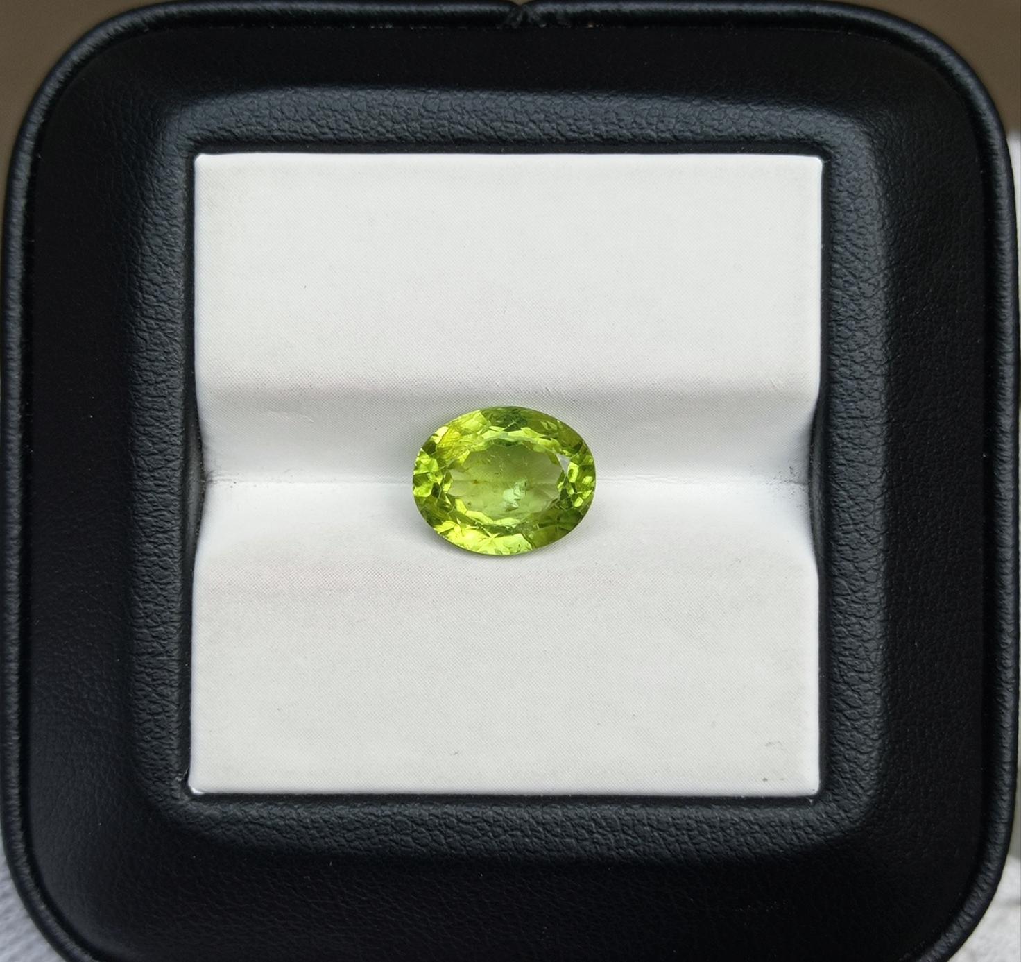 3.25ct-Peridot Gemstone- Olivine - Chrysolite Gem - August Birthstone -  10x8x5mm