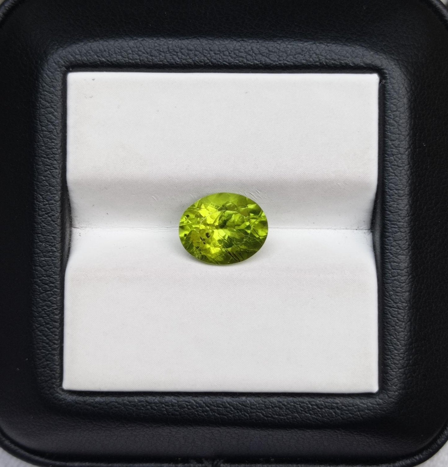 2.9ct Peridot Gemstone- Olivine - Chrysolite Gem - August Birthstone -  12x9mm