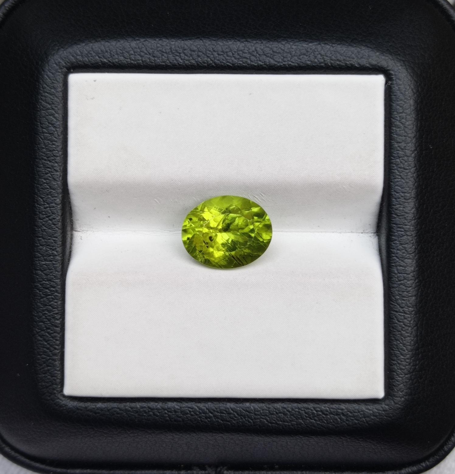 2.9ct Peridot Gemstone- Olivine - Chrysolite Gem - August Birthstone -  12x9mm