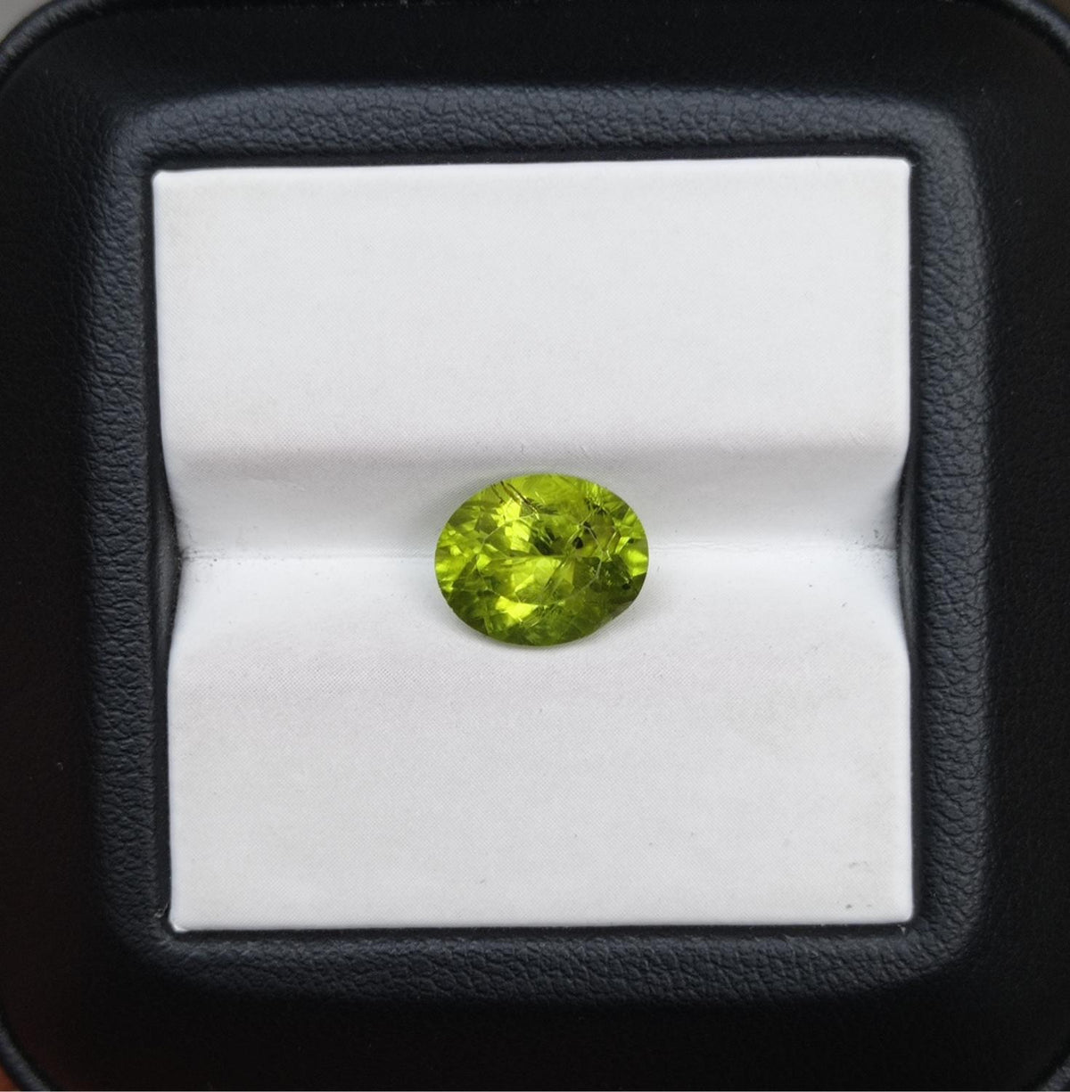 2.9ct Peridot Gemstone- Olivine - Chrysolite Gem - August Birthstone -  12x9mm