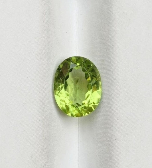 2.75ct Peridot Gemstone- Olivine - Chrysolite Gem - August Birthstone - 9.6x7.5x4.6mm