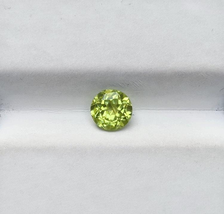 0.95ct Peridot Gemstone- Olivine - Chrysolite Gem - August Birthstone - 6x6x3.7mm