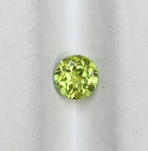 0.95ct Peridot Gemstone- Olivine - Chrysolite Gem - August Birthstone - 6x6x3.7mm