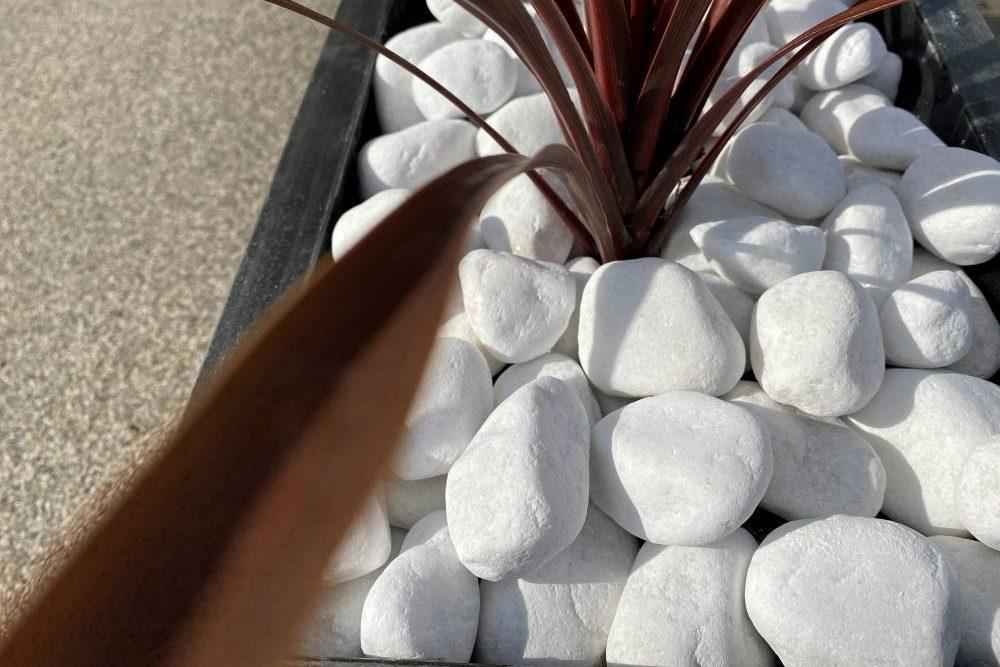 40-90mm Polar White Cobbles