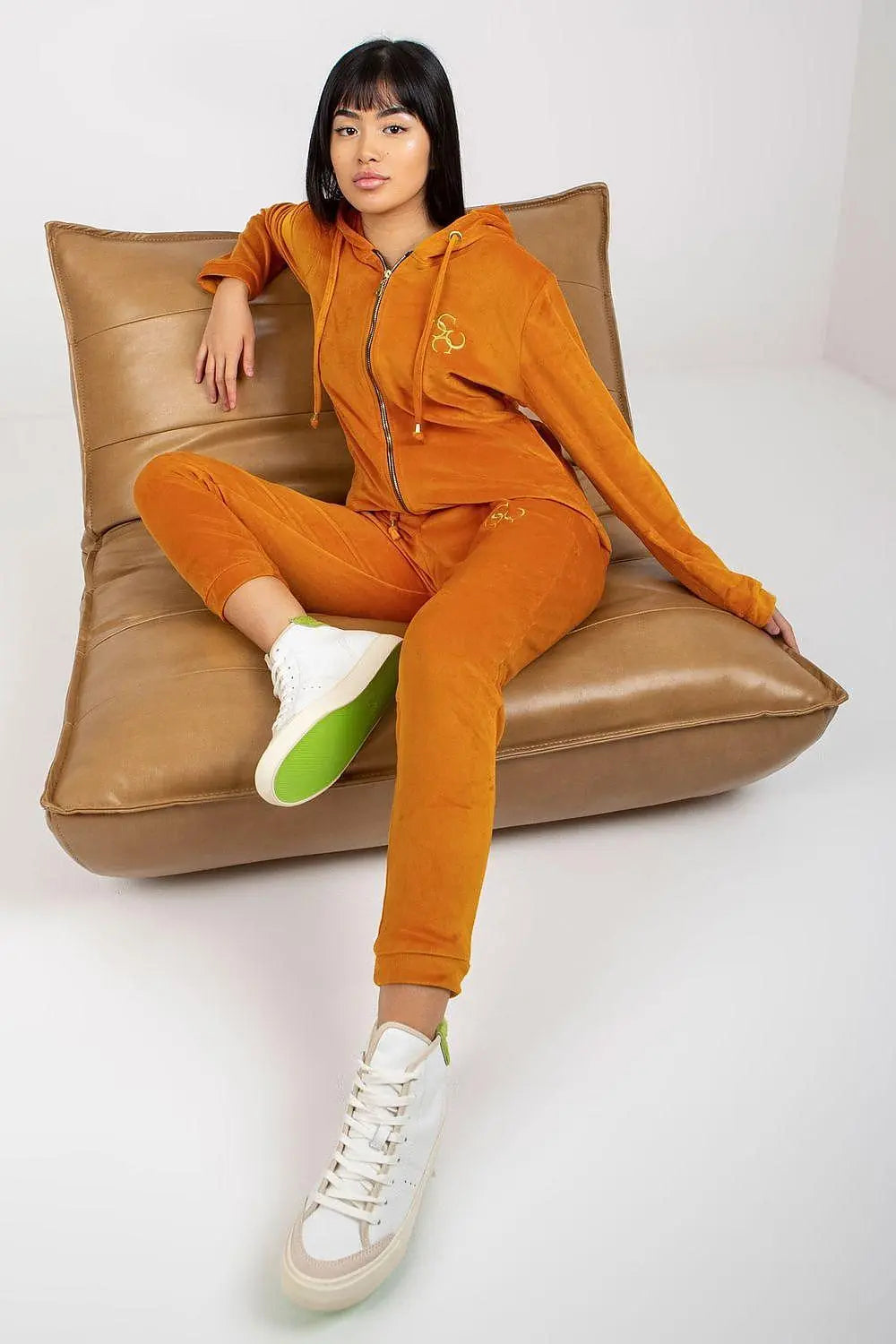 Relevance long sleeves sweatshirt with zipper, hood and slip pockets