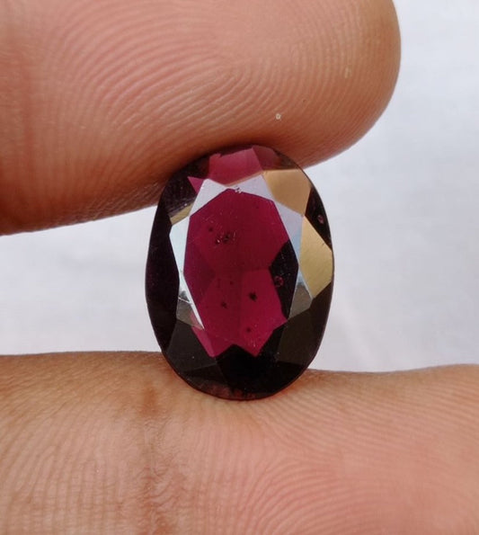 7.85ct Rhodolite Garnet - Natural Faceted Rhodolite Garnet - Symbolizing Love, Strength, and Inspiration - 16x12x5mm
