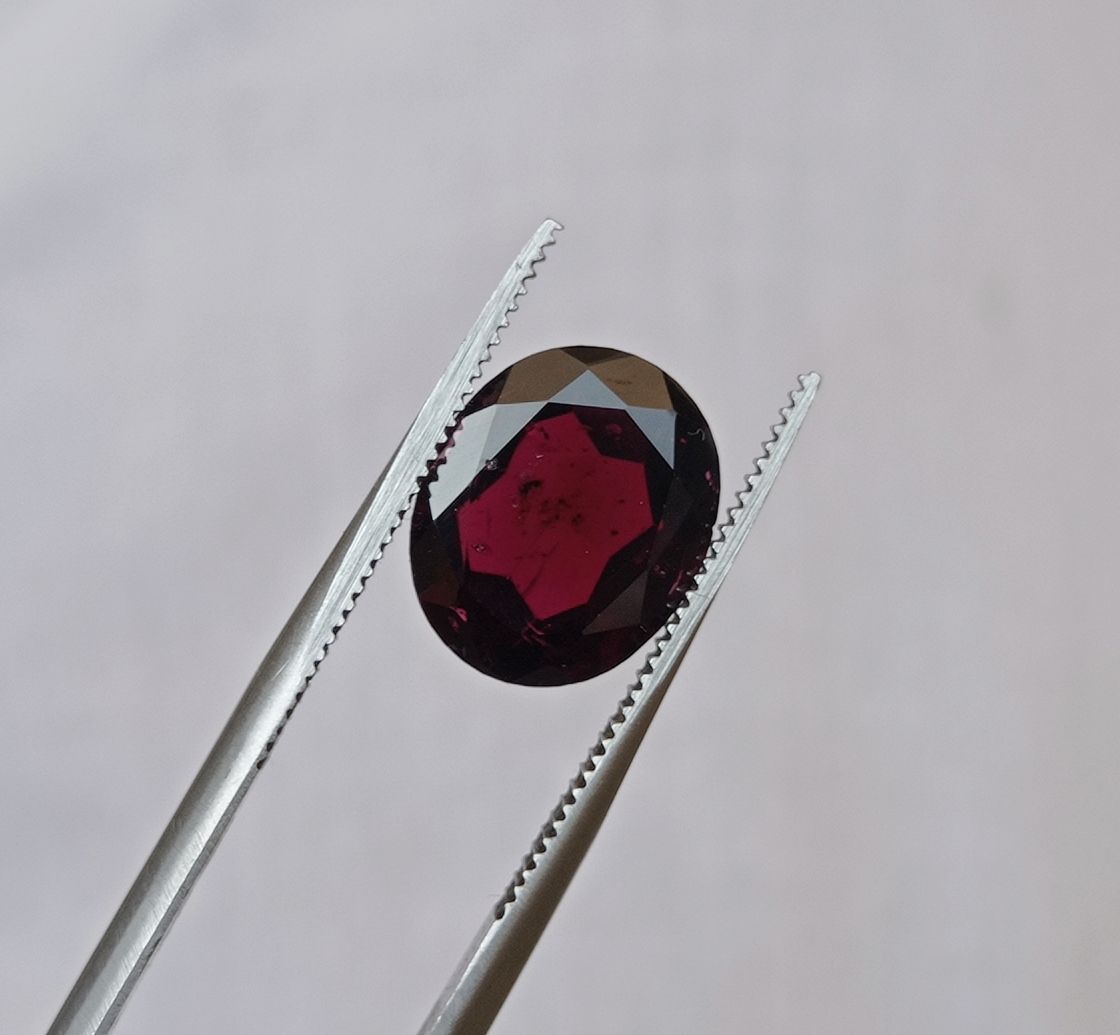 4.8ct Rhodolite Garnet - Natural Faceted Rhodolite Garnet - Symbolizing Love, Strength, and Inspiration - 12x10x4mm