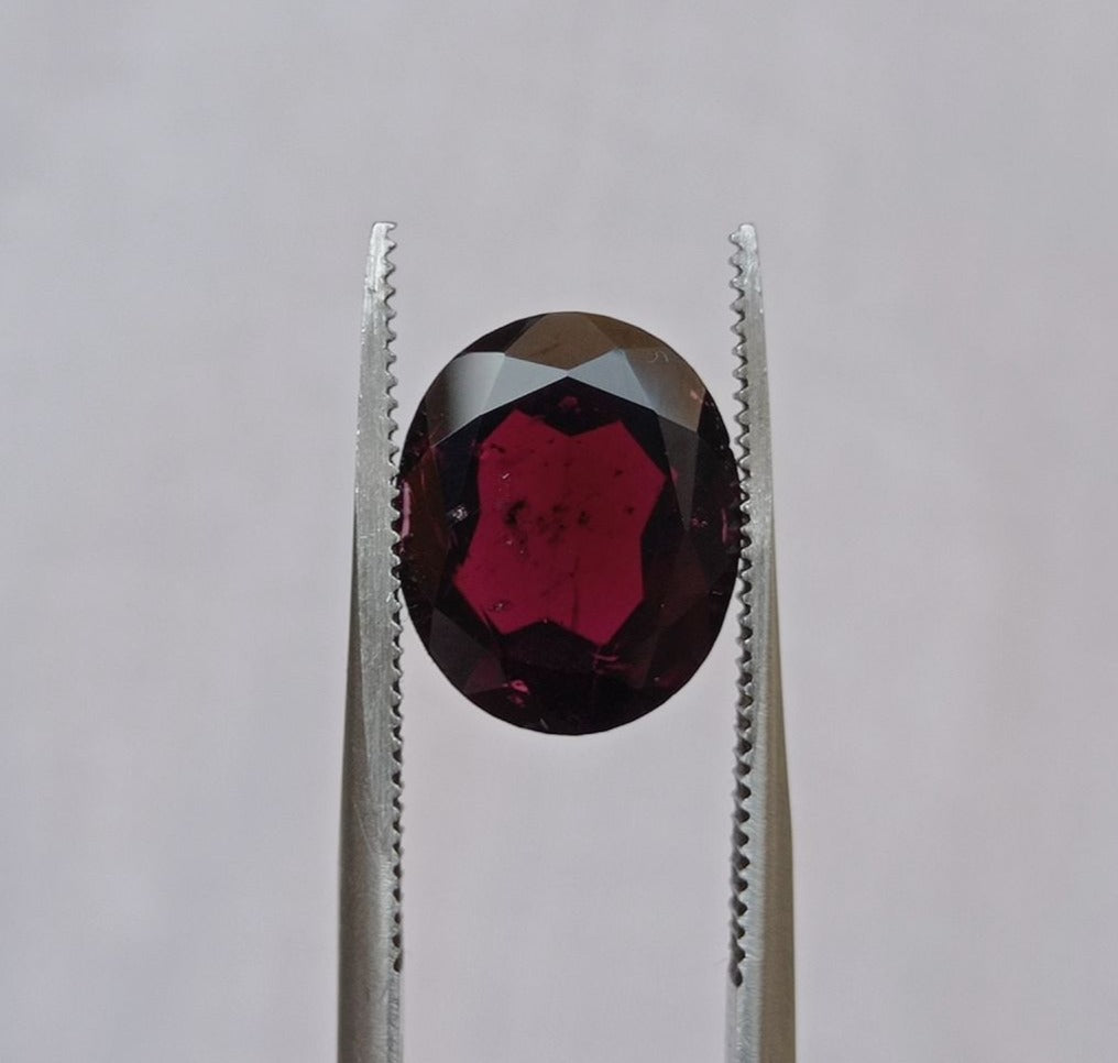 4.8ct Rhodolite Garnet - Natural Faceted Rhodolite Garnet - Symbolizing Love, Strength, and Inspiration - 12x10x4mm