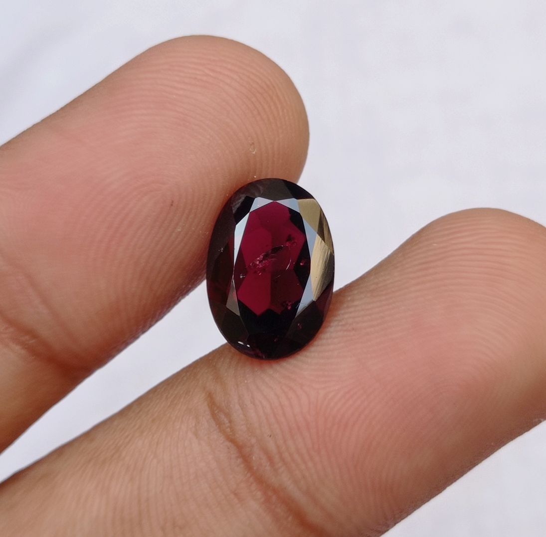 6.3ct Rhodolite Garnet - Natural Faceted Rhodolite Garnet - Symbolizing Love, Strength, and Inspiration - 14x10x5mm