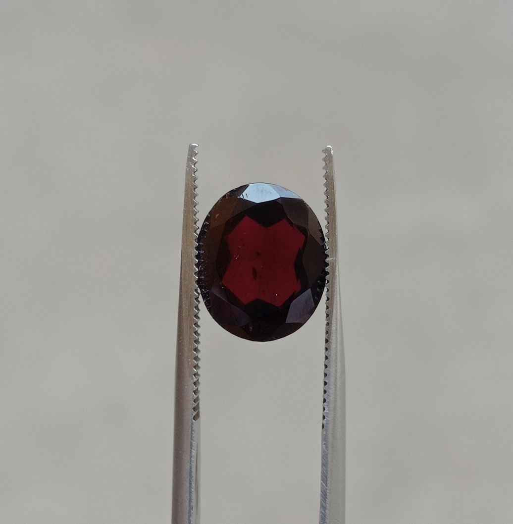 4.6ct Rhodolite Garnet - Natural Faceted Rhodolite Garnet - Symbolizing Love, Strength, and Inspiration - 12x10x4mm