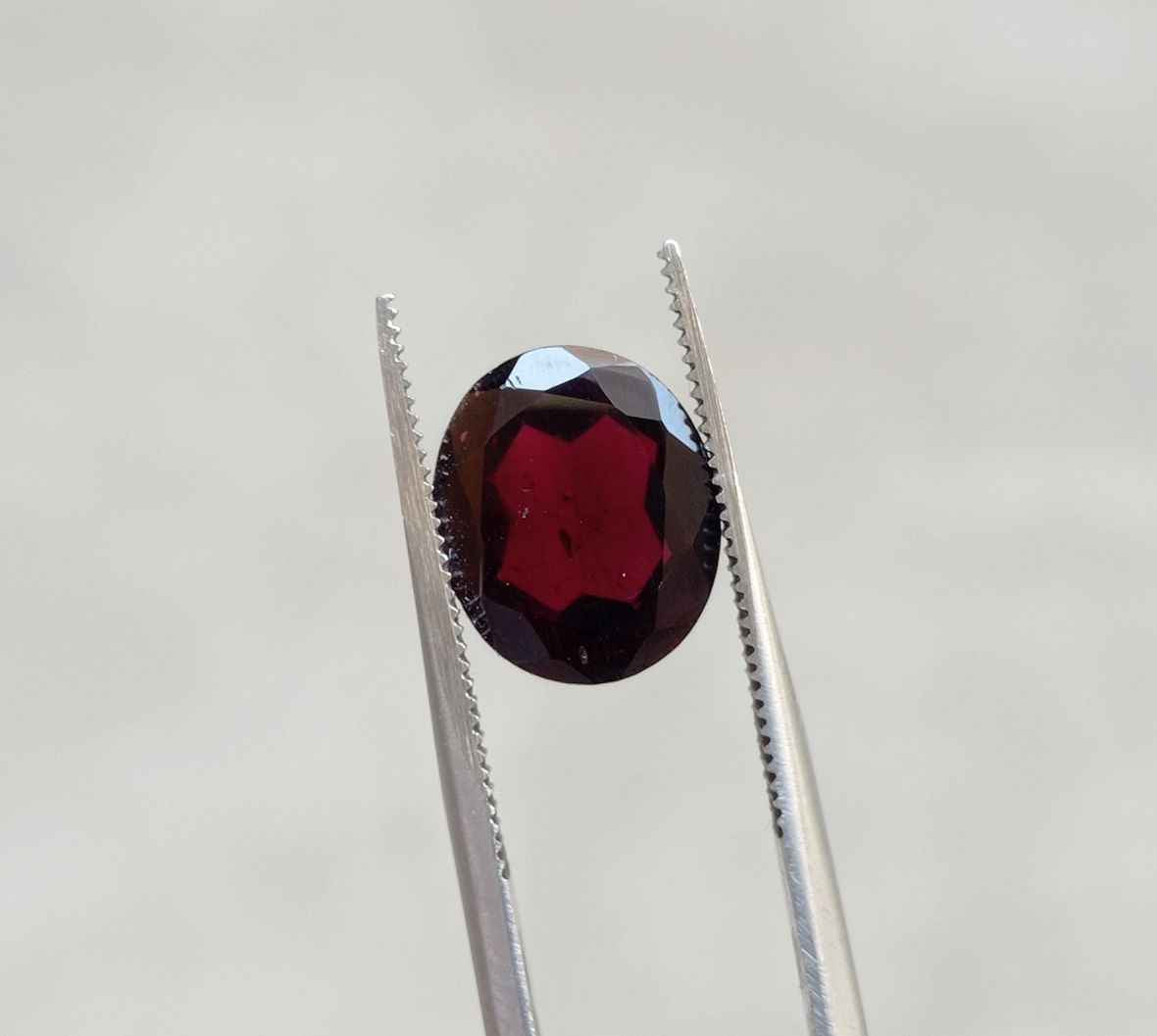 4.6ct Rhodolite Garnet - Natural Faceted Rhodolite Garnet - Symbolizing Love, Strength, and Inspiration - 12x10x4mm