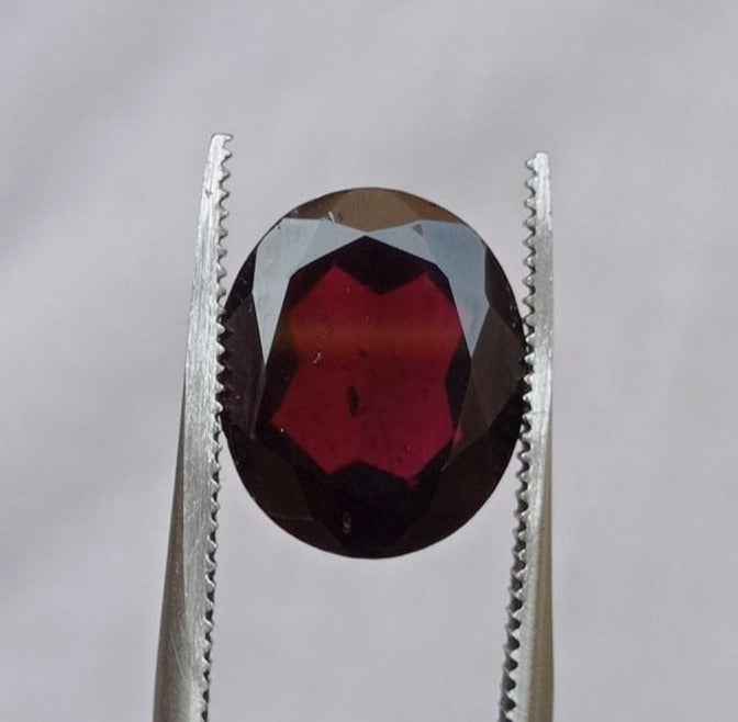 4.6ct Rhodolite Garnet - Natural Faceted Rhodolite Garnet - Symbolizing Love, Strength, and Inspiration - 12x10x4mm