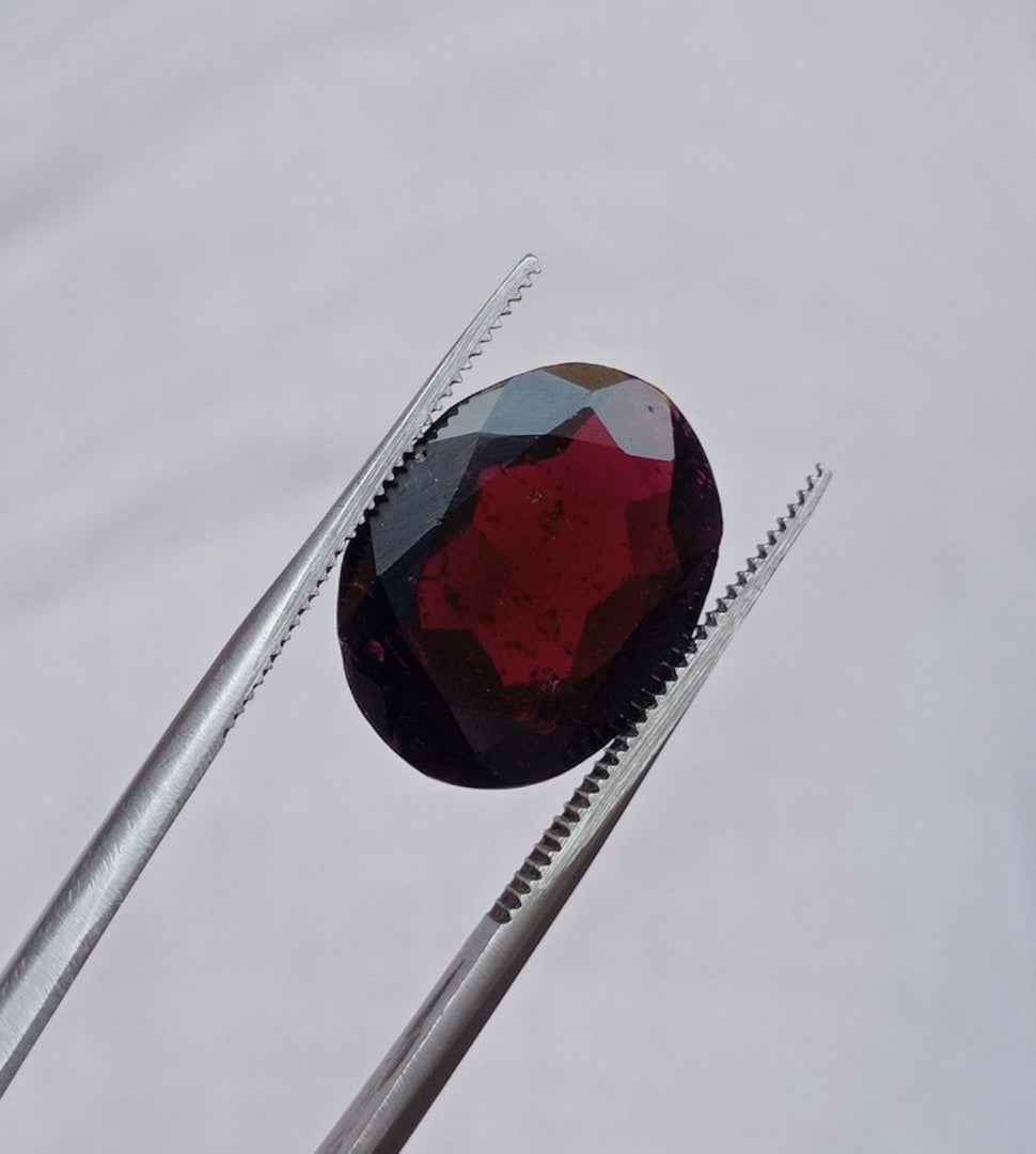 10.75ct Rhodolite Garnet - Natural Faceted Rhodolite Garnet -  17x13x5mm