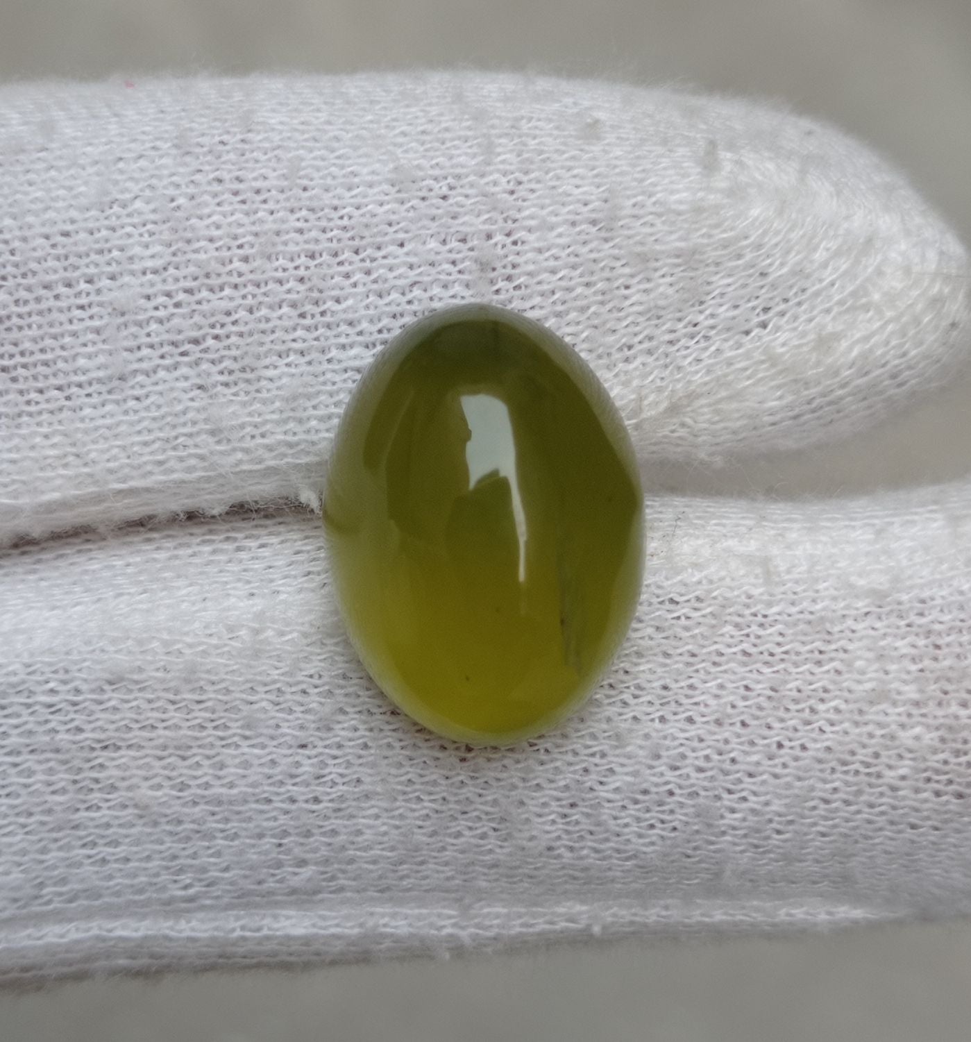 23.9ct Natural High Quality Translucent Serpentine Cabochon - Shah Maqqsood - Zehrmora - 20x15x10mm