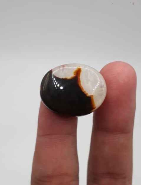 31ct Black/White quartzite Agate - Sulaimani Aqeeq -23x18mm