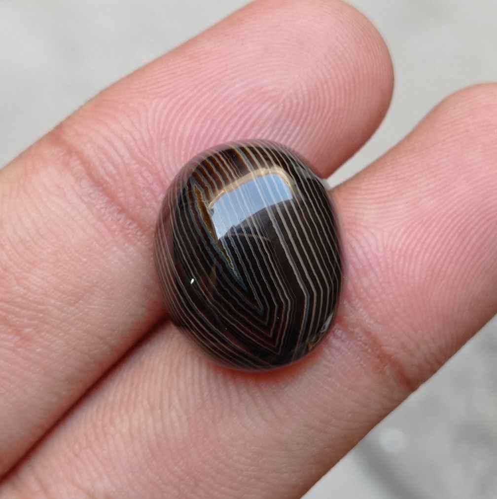 20.6ct Abstract Line in Agate - Sulaimani Aqeeq - 19x16mm
