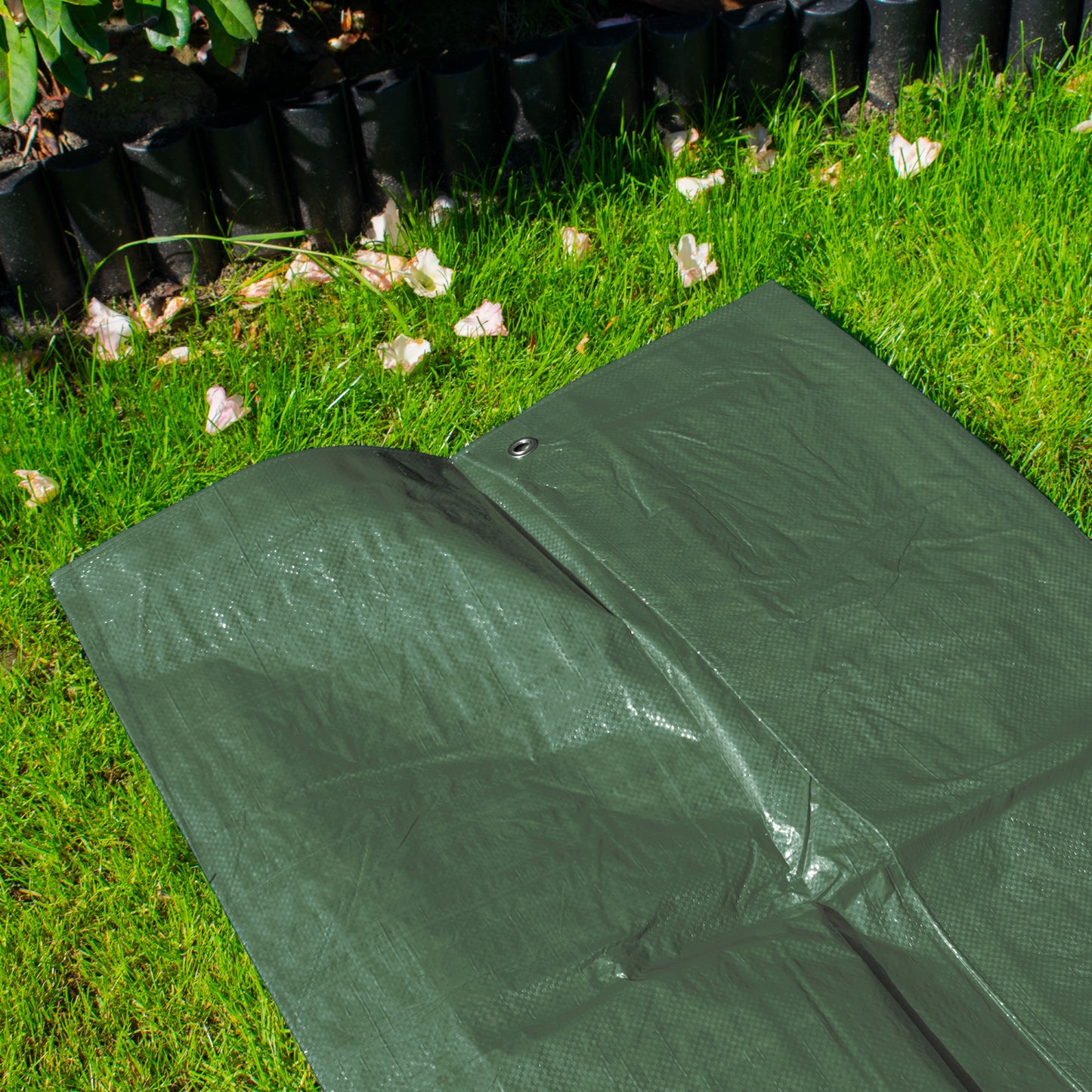 Green M-Grade Tarpaulin with 20 x 6" Bungee Balls (White)