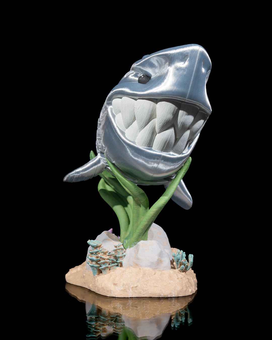 Flexi Travis, The great white shark fidget toy with stand