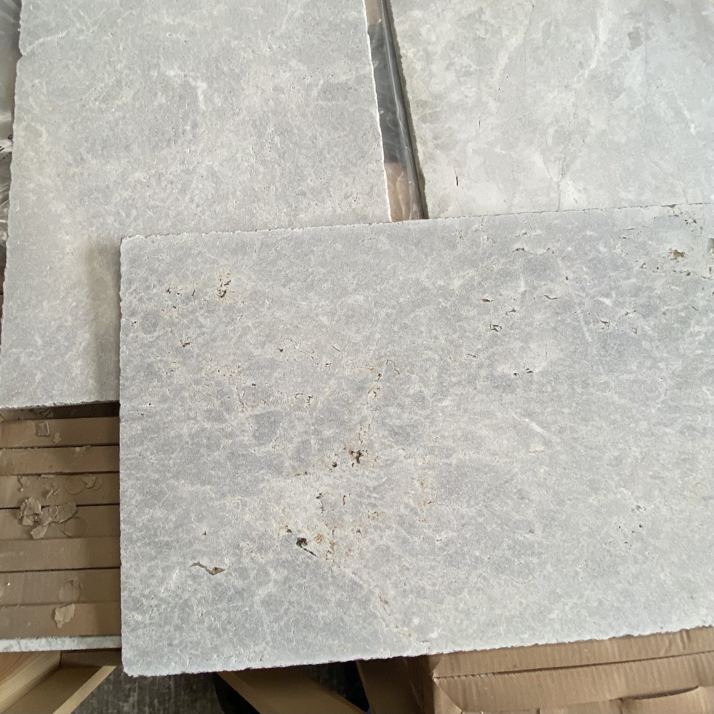 Tundra Gray Tumbled Marble Floor Wall Tile – 406 × 610 × 12 mm