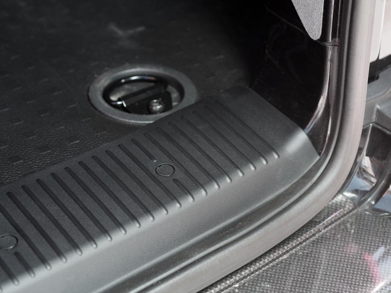 For VW T6 V2 Barn Door Threshold Cover with Side Step & Fitting Kit – Van-X