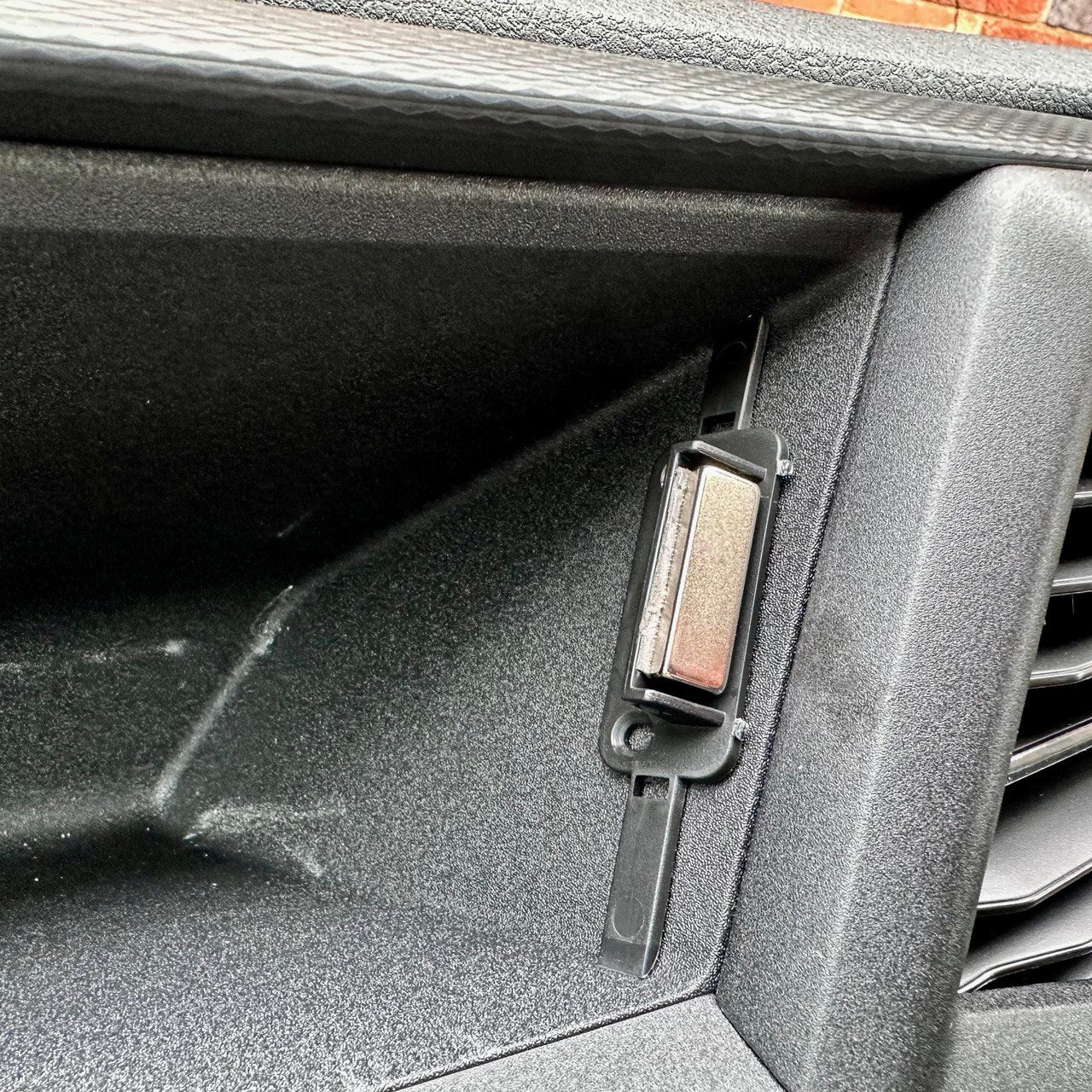 For VW T6.1 Glove Box Magnetic Lid Cover – Gloss Black Finish for Volkswagen Transporter Vans, Campervans