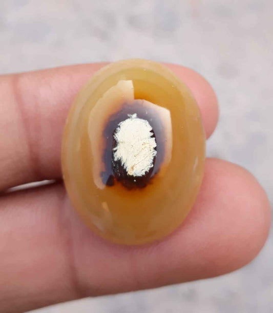 37.1ct Natural Eye Agate For Sale - Aqeeq - Dimension 25x19x11mm
