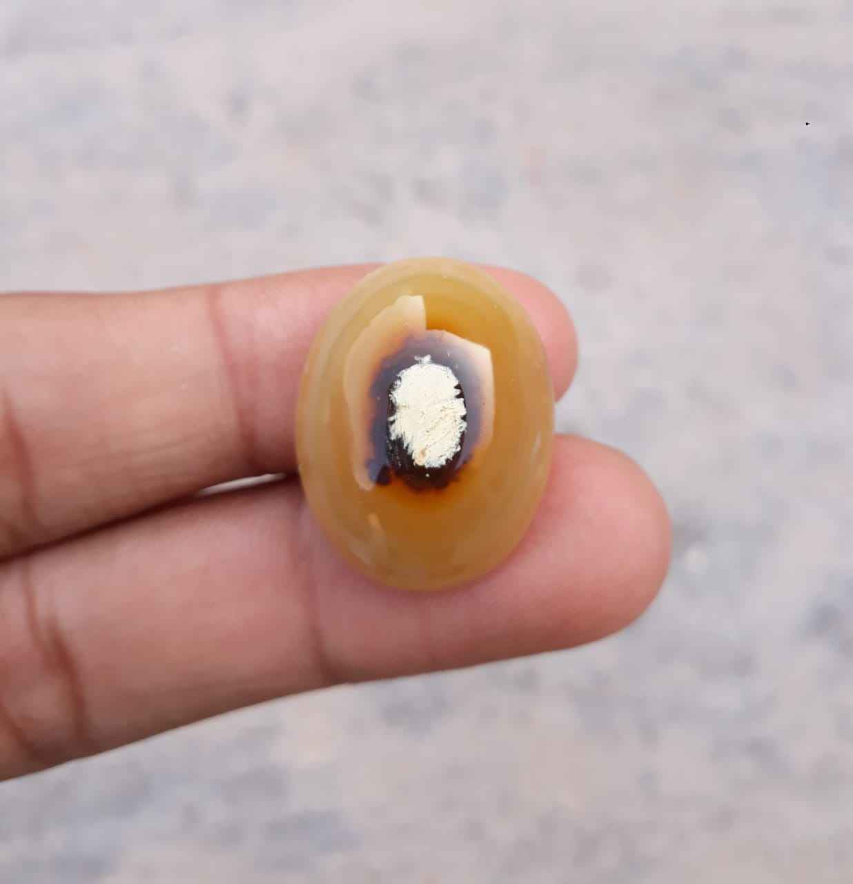 37.1ct Natural Eye Agate For Sale - Aqeeq - Dimension 25x19x11mm
