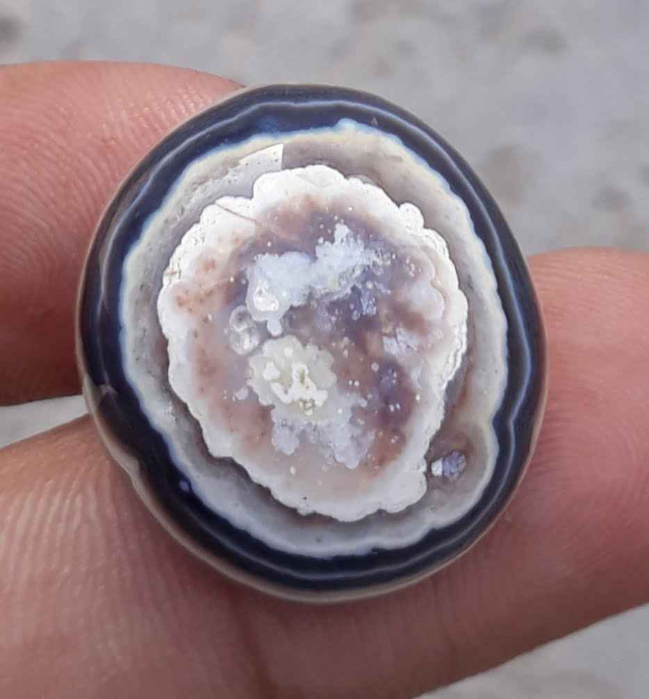 38.1ct Natural Eye Agate For Sale - Aqeeq - Dimension 23x21x11mm