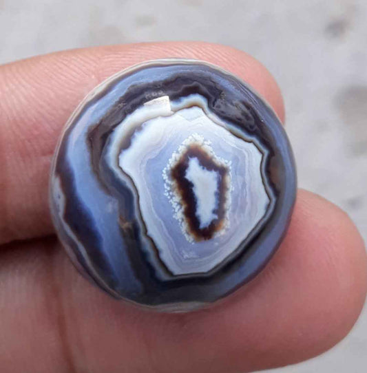 37.9ct Natural Eye Agate For Sale - Aqeeq - Dimension 22x22x11mm