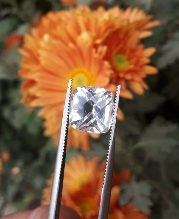 5.6ct Topaz - Whie Topaz Faceted Gemstone - Novemeber Birthstone - White Pukhraj - 9.5mm