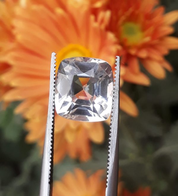 5.7ct Topaz - Whie Topaz Faceted Gemstone - Novemeber Birthstone - White Pukhraj - 10.5x10mm