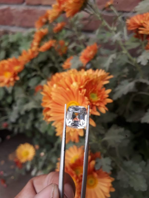 5.7ct Topaz - Whie Topaz Faceted Gemstone - Novemeber Birthstone - White Pukhraj - 10.5x10mm