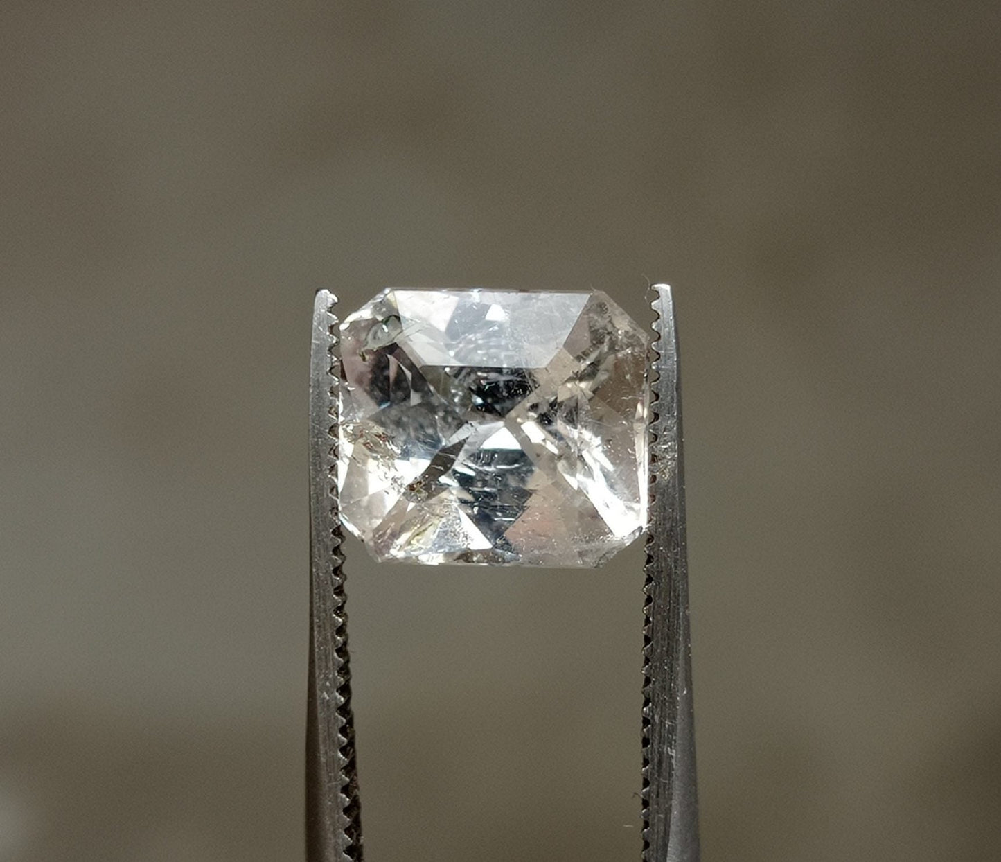 4.5ctTopaz - Whie Topaz Faceted Gemstone - Novemeber Birthstone - White Pukhraj - 9.7x8.5mm