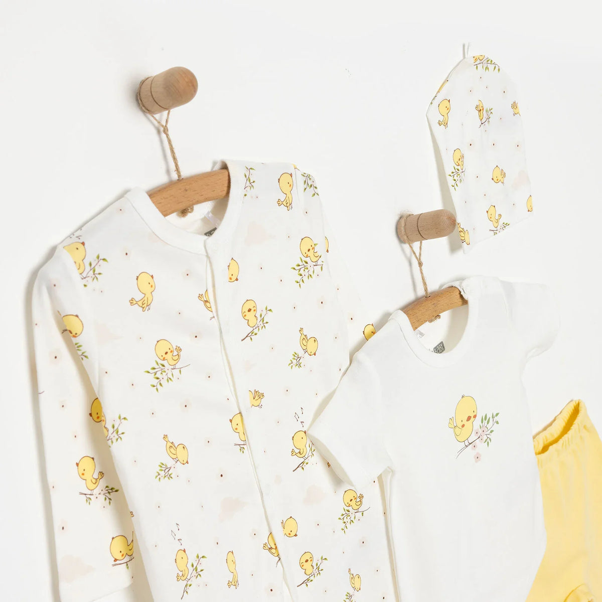 HelloBaby Bird Print 4 Piece Baby Hospital Bag Set (Newborn to 6 Months)