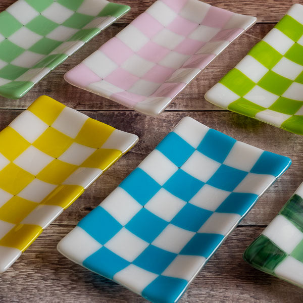 21x12cm Chequered White/Colour Large Tray - Bullseye Collection