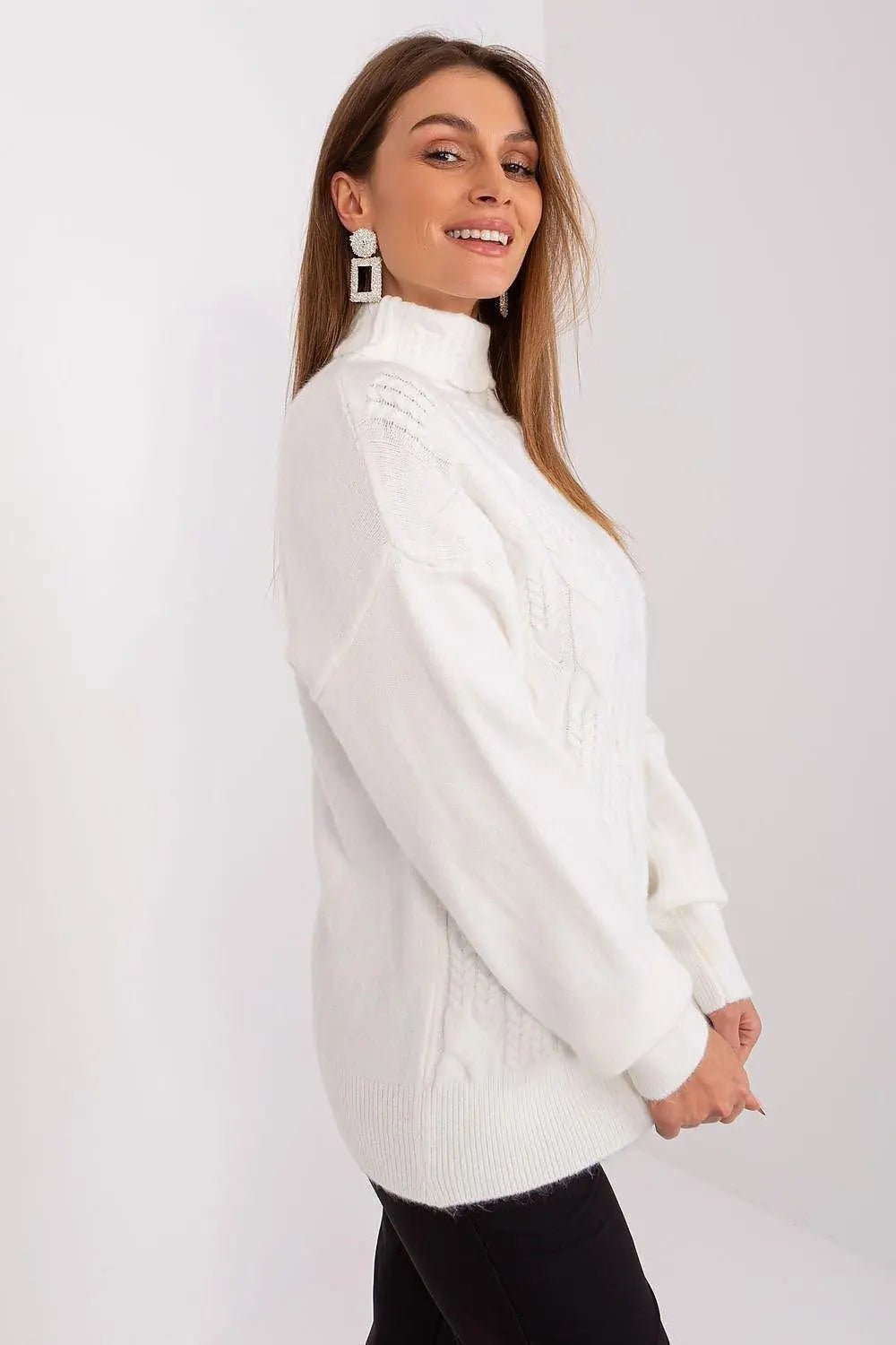 AT high-quality acrylic turtleneck sweater
