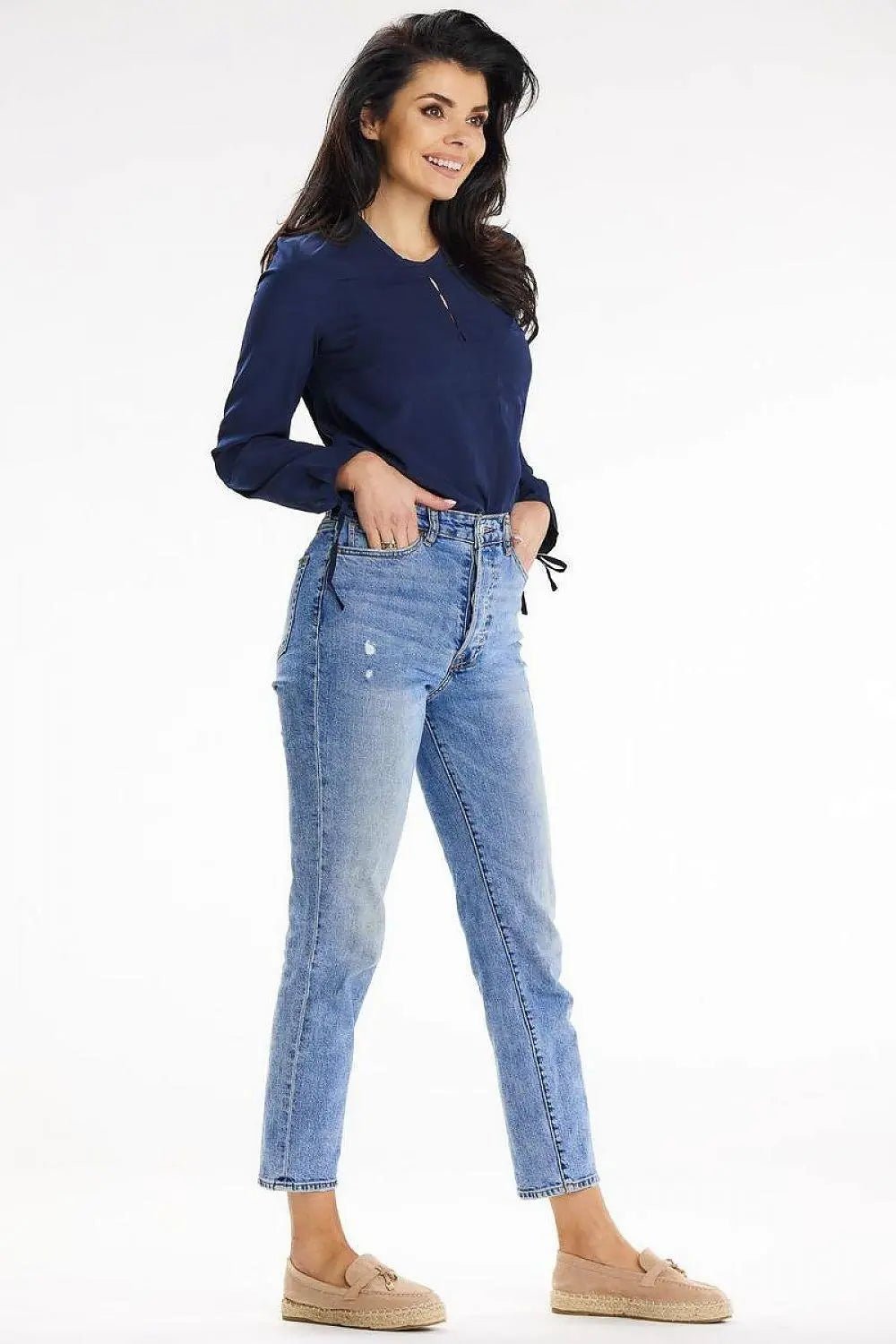 awama casual blouse with long sleeves tied at the bottom