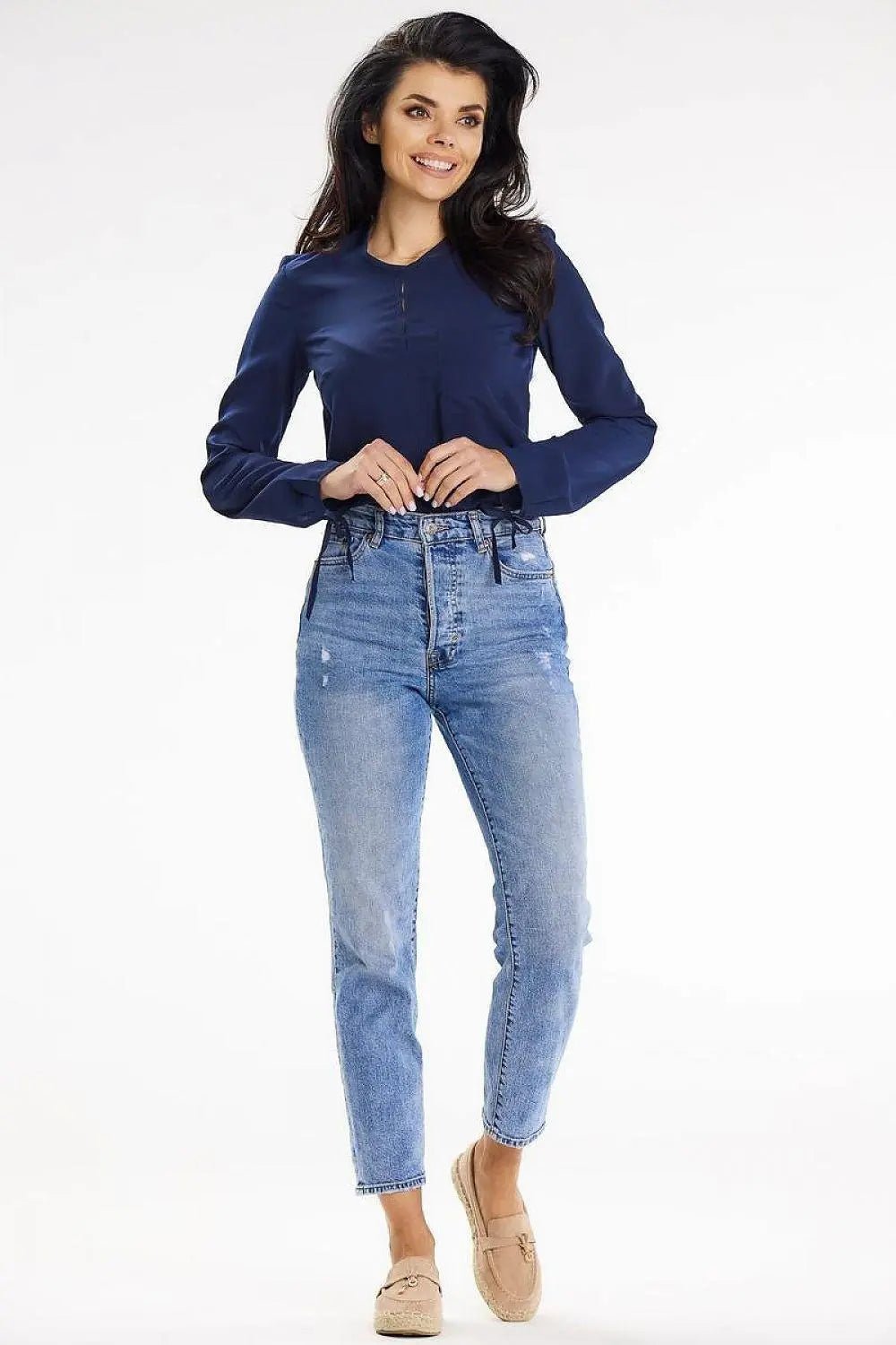awama casual blouse with long sleeves tied at the bottom