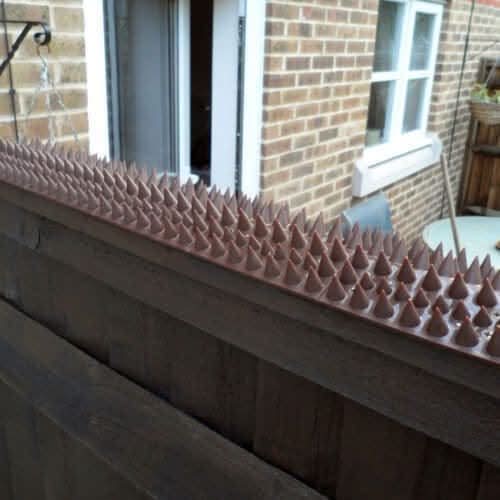 Brown Fence & Wall Security Spike Set with Warning Labels