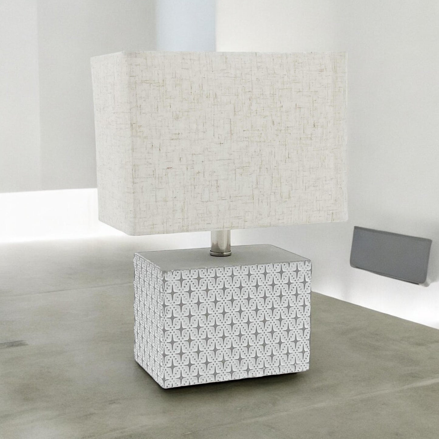 20CM TABLE LAMP AND SHADE