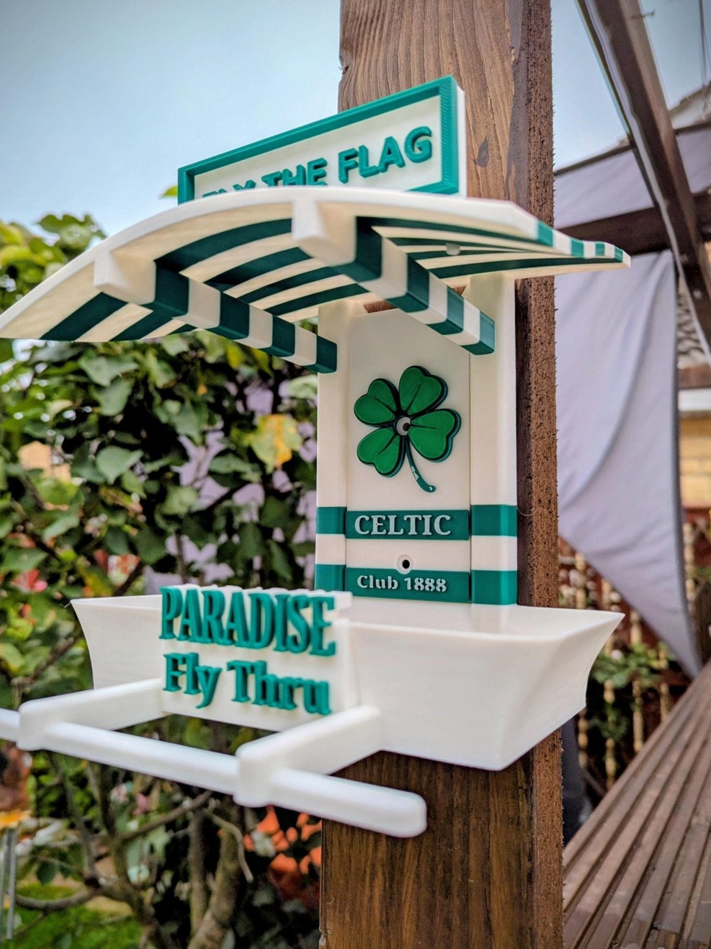 Celtic Garden Bird Feeding Station - Glasgow Garden Decor and Wild Bird Food Feeder - Fly the flag in paradise Novelty Gift for bhoys Fans