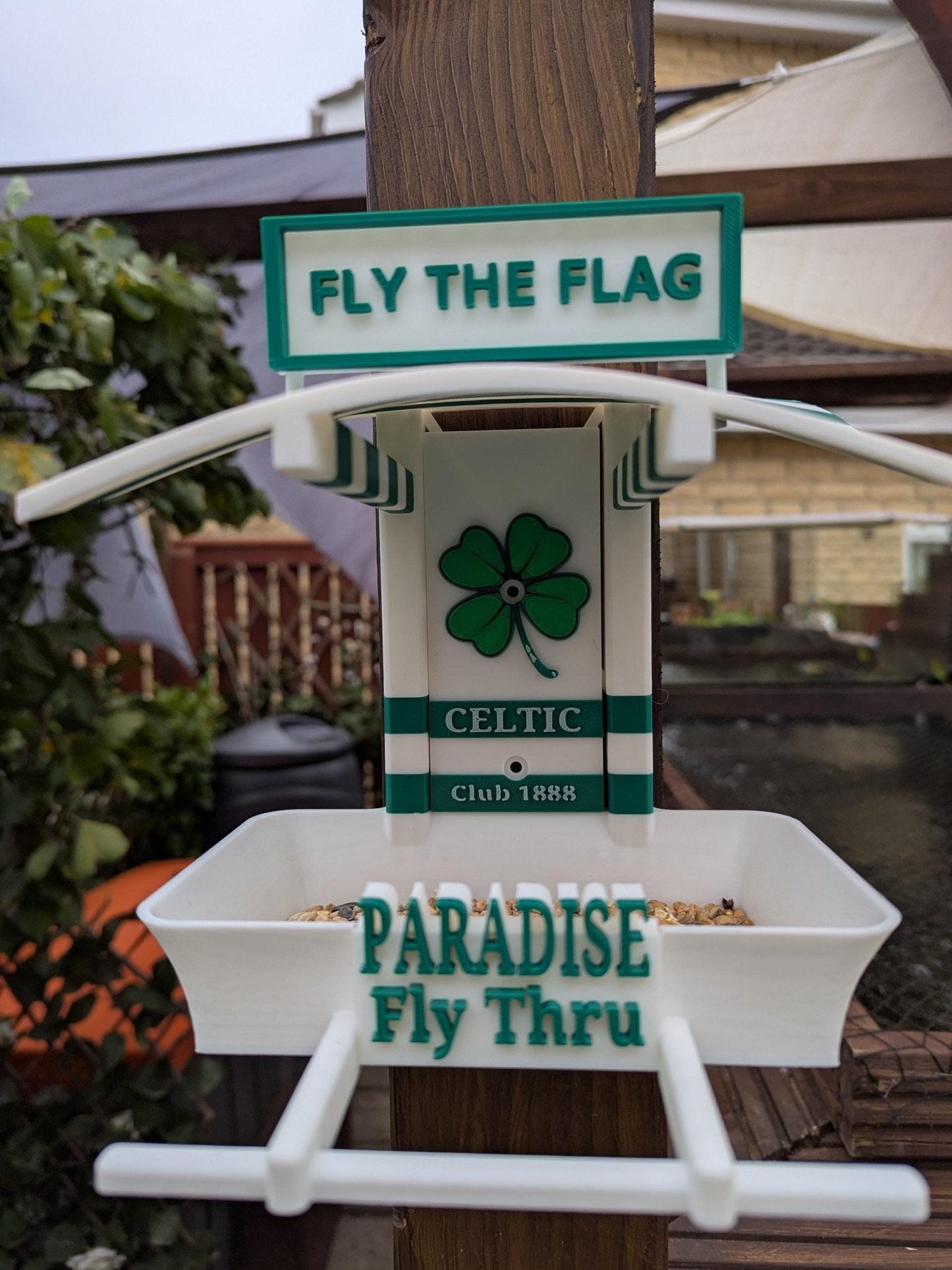 Celtic Garden Bird Feeding Station - Glasgow Garden Decor and Wild Bird Food Feeder - Fly the flag in paradise Novelty Gift for bhoys Fans
